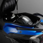 فضای ذخیره‌سازی موتور سیکلت Joymax Z با کلاه ایمنی